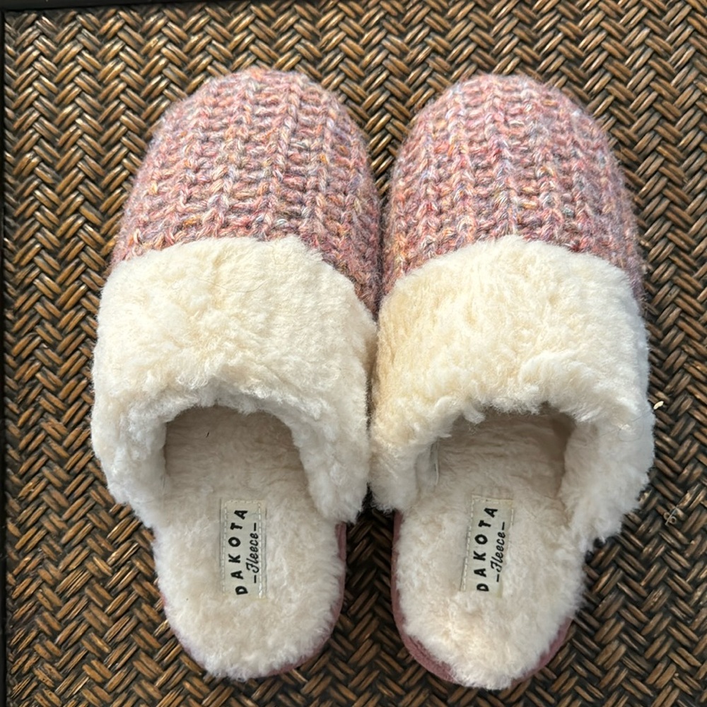 Never worn Dakota Fleece slippers